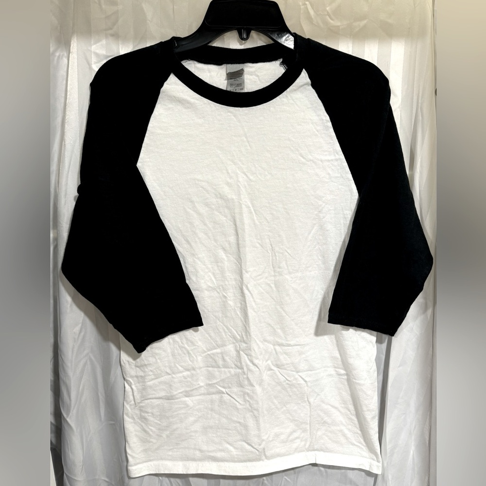 Black & White 3/4 Sleeve Gildan Heavy Cotton Tees unisex size Small